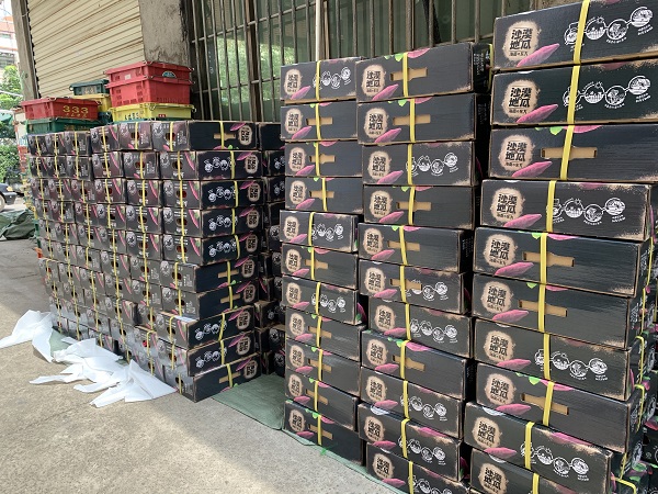 打包好的瓜果准备发出.jpg