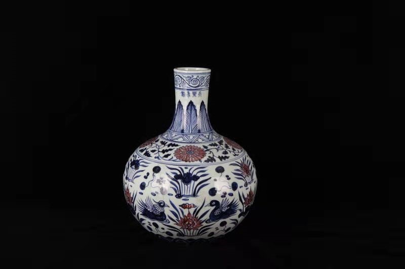 明永乐青花釉里红花鸟纹天球瓶